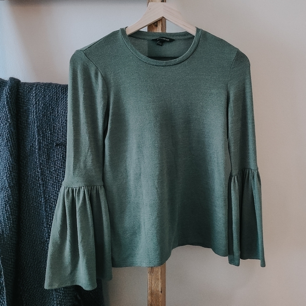 3/$20 Banana Republic Green Bell Sleeve Top (Size XS)